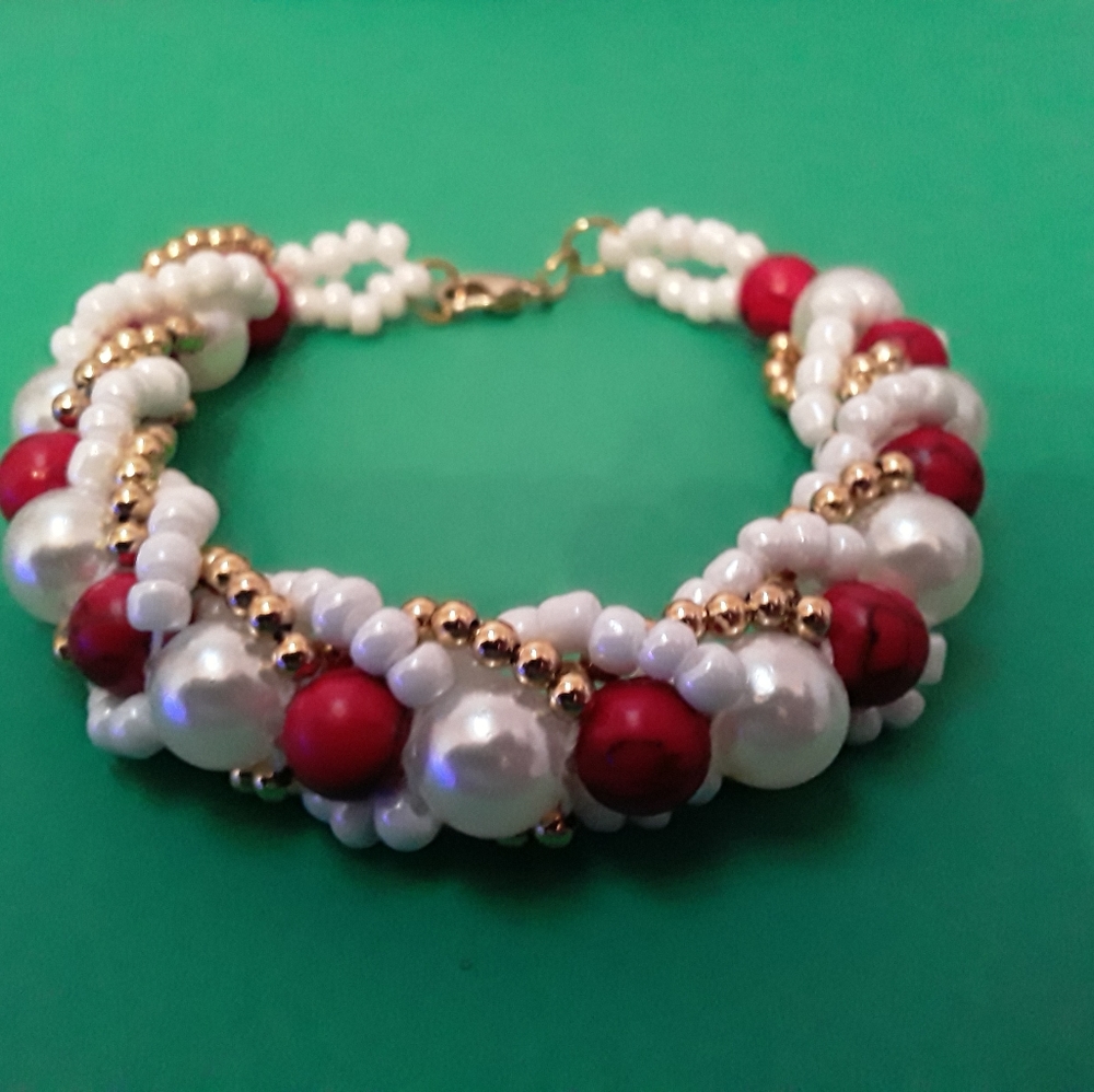 Elegant Christmas Themed Bracelet.